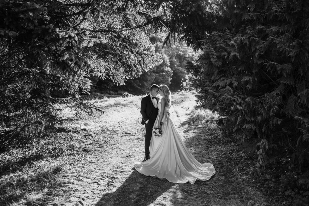 Crno-bijela fotografija vjenčanja
